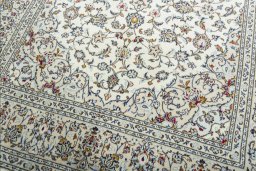 Close-up detail of New Kashan rug from Iran / Persia showing Wool weave