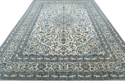 Surface texture of New Kashan rug with natural Wool and intricate pattern
