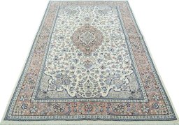 Surface texture of New Kashan rug with natural Wool and intricate pattern