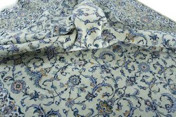 Surface texture of 2000s Kashan rug with natural Wool and intricate pattern