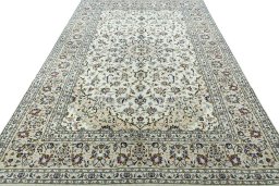 Surface texture of 2000s Kashan rug with natural Wool and intricate pattern