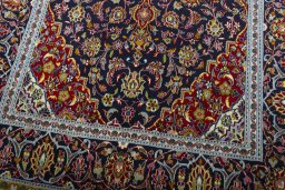 Close-up detail of New Kashan rug from Iran / Persia showing Cork weave
