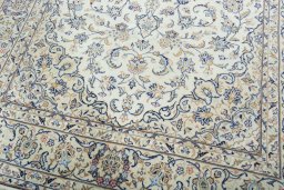 Close-up detail of New Kashan rug from Iran / Persia showing Wool weave