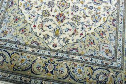 Close-up detail of New Kashan rug from Iran / Persia showing Cork weave
