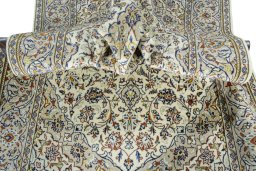 Surface texture of 1970s Kashan rug with natural Wool and intricate pattern