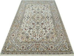 Surface texture of 1970s Kashan rug with natural Wool and intricate pattern