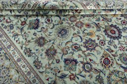 Close-up detail of 1950s Kashan rug from Iran / Persia showing Cork weave