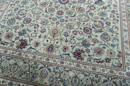 Close-up detail of 1950s Kashan rug from Iran / Persia showing Cork weave