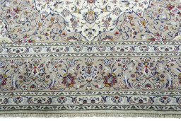 Full view of New Kashan rug from Iran / Persia, 415 × 297 cm in Beige tones