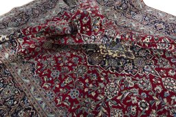 Surface texture of 2000s Kashan rug with natural Wool and intricate pattern