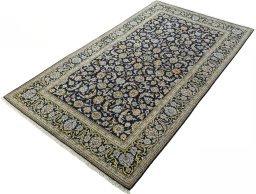 Corner detail of 1970s Kashan rug showing border pattern and Wool pile
