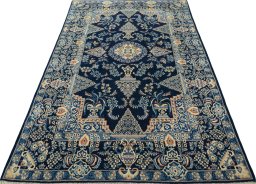 Surface texture of 2000s Kashan rug with natural Wool and intricate pattern