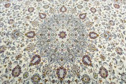 Central medallion detail of New Kashan rug from Iran / Persia