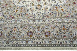 Full view of New Kashan rug from Iran / Persia, 396 × 294 cm in Beige tones