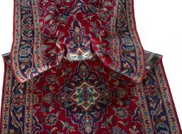 Close-up detail of 2000s Kashan rug from Iran / Persia showing Wool weave
