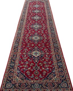 Surface texture of 2000s Kashan rug with natural Wool and intricate pattern