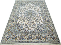 Surface texture of 2000s Kashan rug with natural Wool and intricate pattern