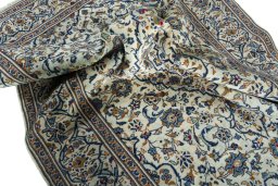 Surface texture of 2000s Kashan rug with natural Wool and intricate pattern