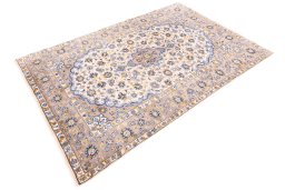 Corner detail of 1980s Kashan rug showing border pattern and Wool pile