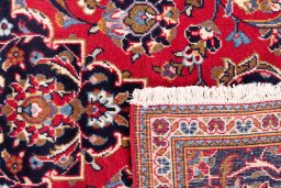 Corner detail of 1975s Kashan rug showing border pattern and Wool pile