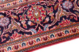 Central medallion detail of 1975s Kashan rug from Iran / Persia