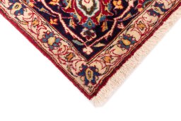 Central medallion detail of 1974s Kashan rug from Iran / Persia