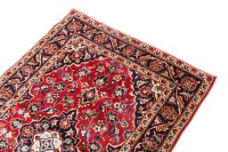 Surface texture of 1999s Kashan rug with natural Wool and intricate pattern