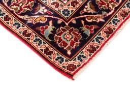 Central medallion detail of 1999s Kashan rug from Iran / Persia