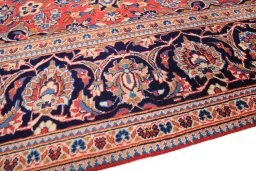 Backside of handmade 1980s Kashan rug showing knot structure and weave density