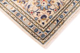 Central medallion detail of 1984s Kashan rug from Iran / Persia