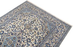Surface texture of 1990s Kashan rug with natural Wool and intricate pattern