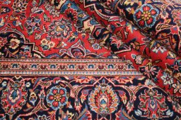 Close-up detail of 1990s Kashan rug from Iran / Persia showing Wool weave