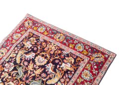 Surface texture of 2000s Kashan rug with natural Wool and intricate pattern