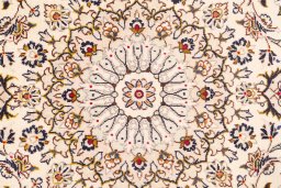 Corner detail of 1988s Kashan rug showing border pattern and Wool pile