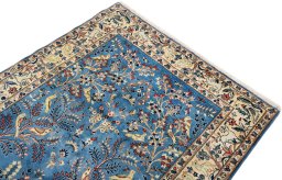 Surface texture of 1950s Kashan rug with natural Wool and intricate pattern
