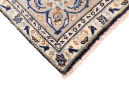 Central medallion detail of 1985s Kashan rug from Iran / Persia