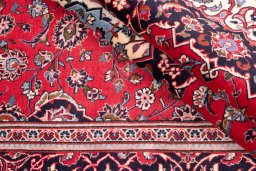 Corner detail of 1977s Kashan rug showing border pattern and Wool pile
