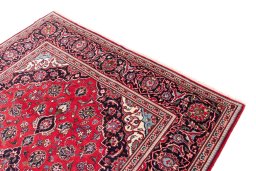 Surface texture of 1977s Kashan rug with natural Wool and intricate pattern