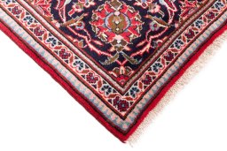 Central medallion detail of 1977s Kashan rug from Iran / Persia