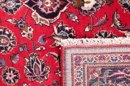 Close-up detail of 1977s Kashan rug from Iran / Persia showing Wool weave