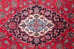 Full view of 1977s Kashan rug from Iran / Persia, 320 × 205 cm in Red tones