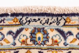 Corner detail of 1970s Kashan rug showing border pattern and Wool pile