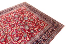 Close-up detail of 1980s Kashan rug from Iran / Persia showing Wool weave