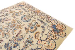 Close-up detail of 1980s Kashan rug from Iran / Persia showing Wool weave
