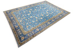 Corner detail of 1973s Kashan rug showing border pattern and Wool pile