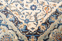 Close-up detail of 1975s Kashan rug from Iran / Persia showing Wool weave