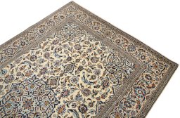 Surface texture of 2000s Kashan rug with natural Wool and intricate pattern