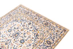 Surface texture of 1983s Kashan rug with natural Wool and intricate pattern