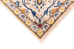 Central medallion detail of 1983s Kashan rug from Iran / Persia
