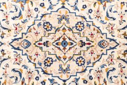 Full view of 1983s Kashan rug from Iran / Persia, 250 × 150 cm in Cream tones